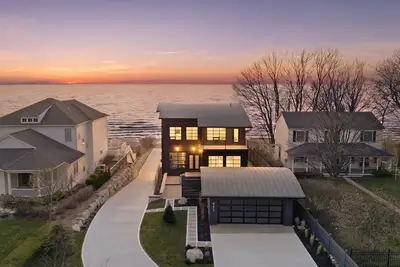 Image de The Most Stunning Home On Lake Michigan 5 Bedroom 7 Bath \nBRAND New Home