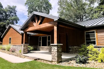 Image de Upscale Ranch home in a peaceful, countryside setting.