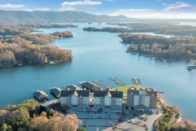 Image de #233 Pointe - 2 Bedroom Lakefront Condo at Mariners Sml