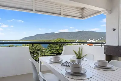 Image de Stunning Costal 3 Bedroom Apartment In Cairns Cbd