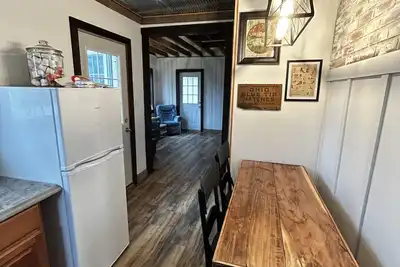 Image de Cozy 1917 home with fun loft for kids. Close to birding & fishing. No cleaning fee