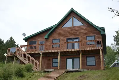 Image de Spacious lakefront 3 bed 3 bath cabin with spectacular views and great fishing.