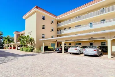 Image de Available Jan. 2025! Beautiful Siesta Key Waterfront 2/2 Condo