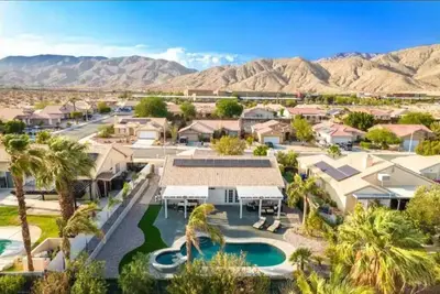 Image de Fall Sale: Oct-Nov  Resort Style Desert Home