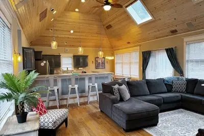 Image de Spacious 5 Bedroom/4 Bathroom Home, 1. 5 Blocks for the Delaware Bay!