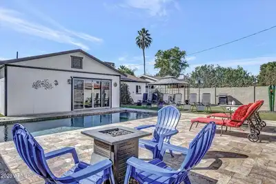 Image de Experience Scottsdale Charm: Cozy Retreat, Heated Pool, Family-Friendly Fun!