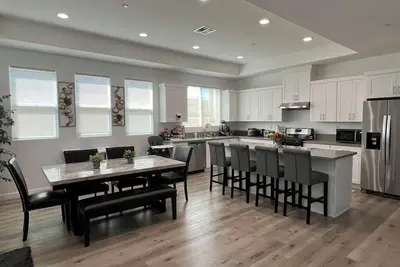 Image de Spacious 3 Bedroom 2. 5 Bath with Jacuzzi Bathtub
