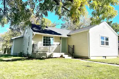 Image de Quaint and colorful with fun amenities!