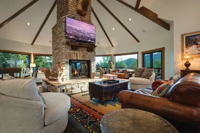 Image de Moose Meadows Lodge: Huge Views, Great Room, Game Room, Theater, Garage