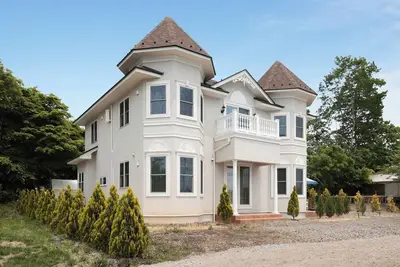 Image de A luxurious villa designed in Queen Anne style / Kitasakugun Nagano