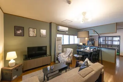 Image de Spacious designer apartment welllocated next to Universal Studios Japan with space for 8 pax - It to the Usj / Osaka Ōsaka