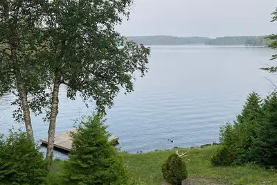 Image de Idyllic cottage for rent on Eels Lake in the Kawarthas. Amazing waterfront!