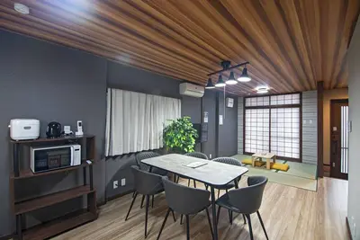 Image de Nishinaka House | 12 minutes to Umeda | Accommodates up to 13 people | Both Japanesestyle and Weste - Nishinaka House / Osaka Ōsaka