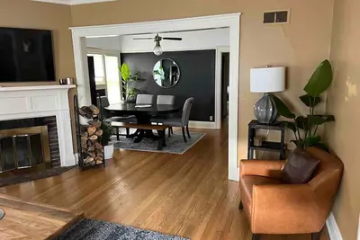Image de Beautiful Luxury Suite B of Shorewood Home