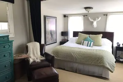 Image de Beautiful Luxury Home of Shorewood Suites A+B
