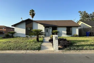Image de Quaint and quiet home away from home!