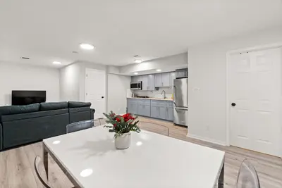 Image de King Bed Suite 2br Apartment No Cleaning Fee