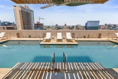 Image de Beautiful studio with rooftop patio with 2 swimming pools, basketball court