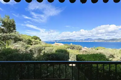 Image de Studio cabine climatisé, vue mer, pour 4 personnes avec piscine sur la presqu'île de Giens à . . .