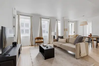 Image de Inviting Midtown 2br w/ Elev, W/D, nr Times Square, by Blueground