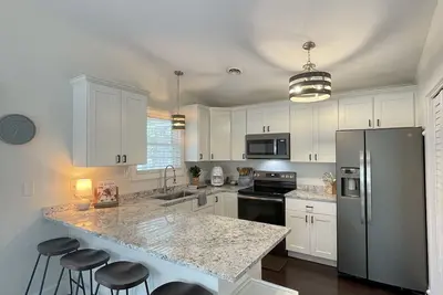 Image de The Nags Head beach house w\/ Self Check-In & Parking • 0. 5 Miles To Beach