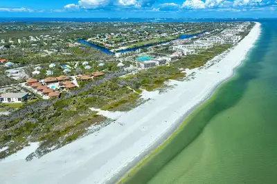 Image de Enjoy pool views from your Sanibel Island Villa Private beach - Signal Inn 04