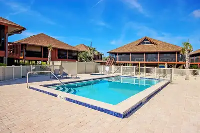Image de Poolside Paradise | Family-Friendly Villa on Sanibel Island | Private Beach - Signal Inn 03