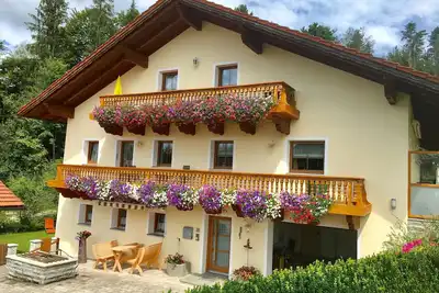 Image de Appartement \"Haus Peschl Fewo 2\" avec jardin partagé, balcon et Wi-Fi