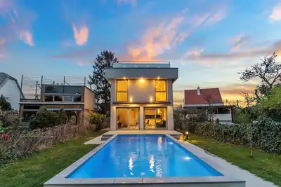 Image de Villa Jäger avec piscine à Vienne avec terrasse privée, balcon et Wlan