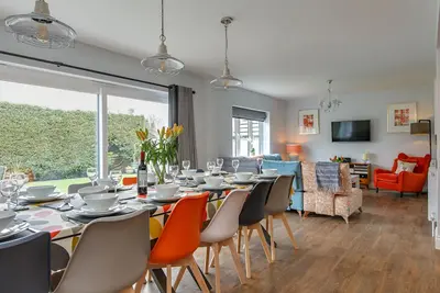 Image de Rosehaven in Sheringham. Luxury 6 Bedroom \/ 6 Bathroom for 12. Dog Friendly