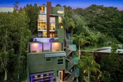 Image de The Gallery by AvantStay | Luxe Hollywood Artist’s Home + Pool, Private Elevator