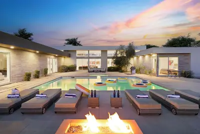 Image de Polo Villas Sands | Pickleball, Putting Green | AvantStay | Sleeps 28