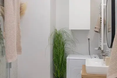 Image de Cosy Studio Serenity: Warsaw Gateway
