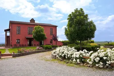 Image de Cozy apartment for visiting Tuscany. Pets allowed.