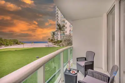 Image de Special Offer: Beachfront Condo, Pool