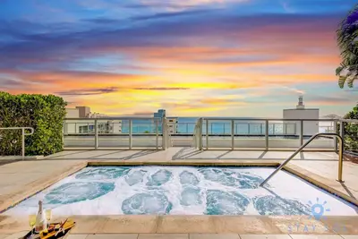 Image de Oceanview Hollywood Condo: Balcony, Rooftop Pool