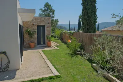 Image de Villa neuve avec piscine près du centre ville d'Aix en Provence au calme