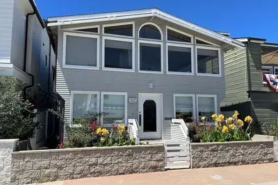 Image de Spacious single-family home with bay views - near Balboa Pier