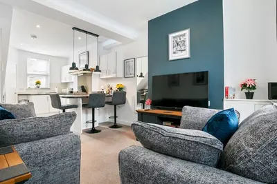 Image de Refurbished 2 Bed Close To City | Pass The Keys