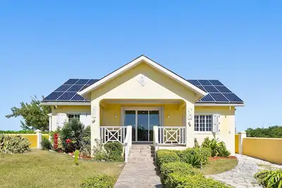 Image de 3 Bedroom Beachfront, Gated House with Oceanview In Grand Turk, Turks & Caicos