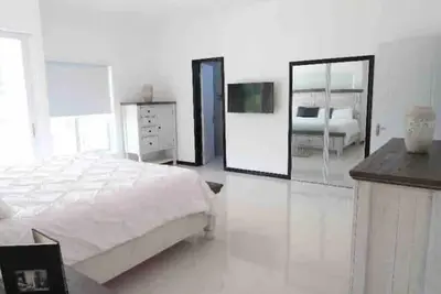 Image de Quiet, pool, gated, security