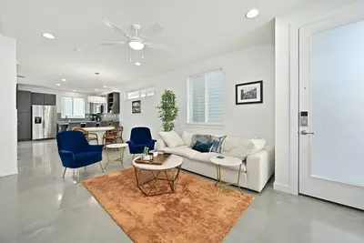 Image de Cozy 3bd/2. 5 bth off South Congress