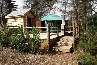 Image de Romantic luxury heated yurt. Private, peaceful wooded location with hot tub