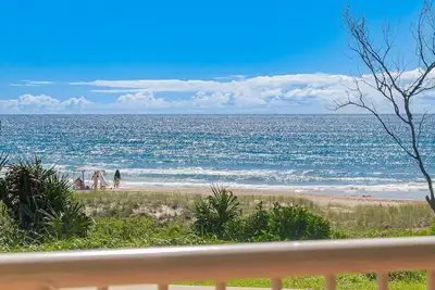 Image de Pacific Gables 1 - Absolute Beachfront Tugun - Linen Provided - Min. 3 Night Stays!