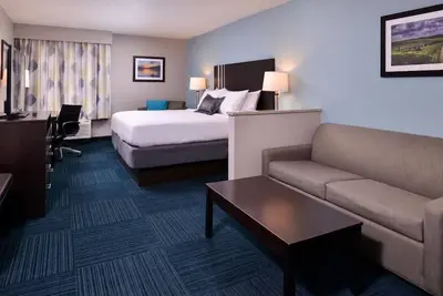 Image de Comfy Suite Near I-70 in Saint Clairsville w/ Free Breakfast & Pool!