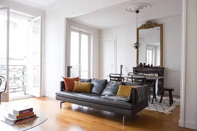 Image de Beautiful sunny flat in the center of Paris! Near public metro transport hub