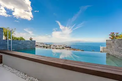 Image de Maravilloso Triplex con Pisicna Privada, Jacuzzi y Sauna en los Gigantes