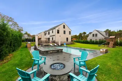 Image de Escape to your Nantucket dream home with Pool, hot tub and gym