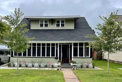 Image de Executive Craftsman with Huge Fenced Yard