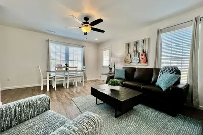 Image de Brand new, modern, cozy Pearl in Batesville, Indiana Stylish New Construction.